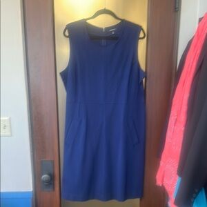 Elegant Land’s End Navy Blue Sleeveless Pocket Dress
